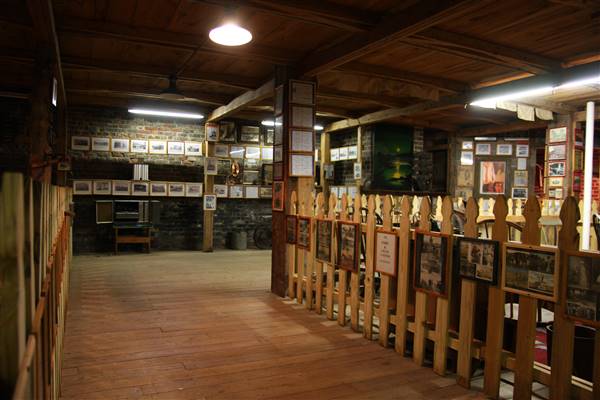 Simpson's Old Time Museum and Skeleton Creek Productions (11/28/2016 - Credits: Yousef Kazemi)