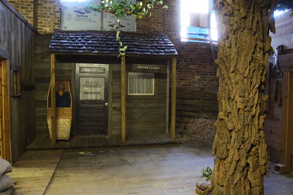 Simpson's Old Time Museum and Skeleton Creek Productions (11/28/2016 - Credits: Yousef Kazemi)