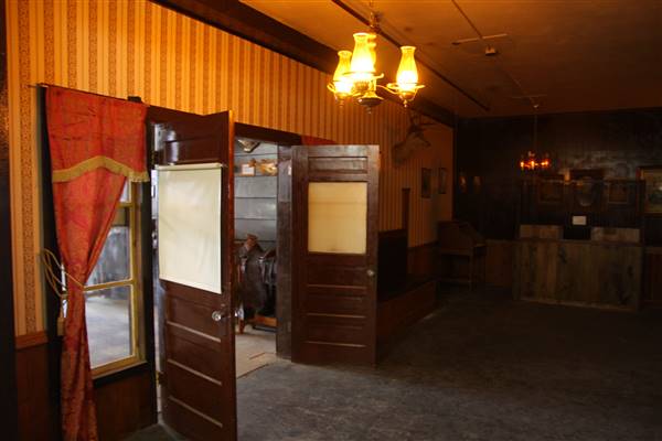 Simpson's Old Time Museum and Skeleton Creek Productions (11/28/2016 - Credits: Yousef Kazemi)