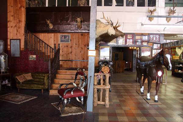 Simpson's Old Time Museum and Skeleton Creek Productions (11/28/2016 - Credits: Yousef Kazemi)