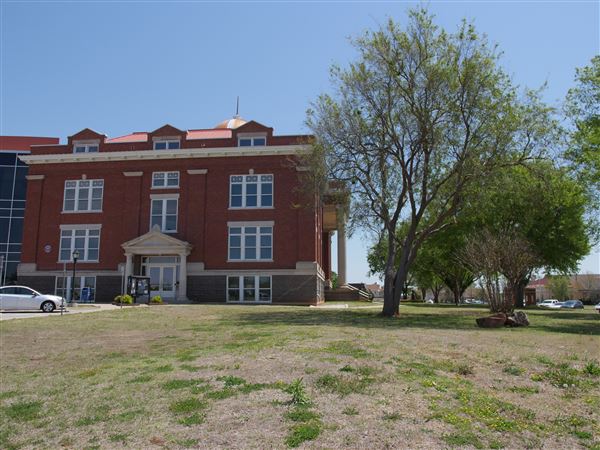 Lawton City Hall (Old High School) (4/24/2018 - Credits: Yousef Kazemi)