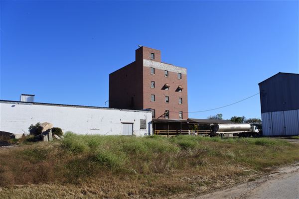 Former Peanut Packing Facility (1/20/2019 - Credits: Tyler Slawson)