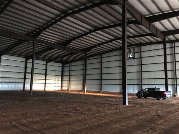 Vacant Warehouse (9/4/2018 - Credits: Stacy Cramer Moore / Shawnee Tourism)