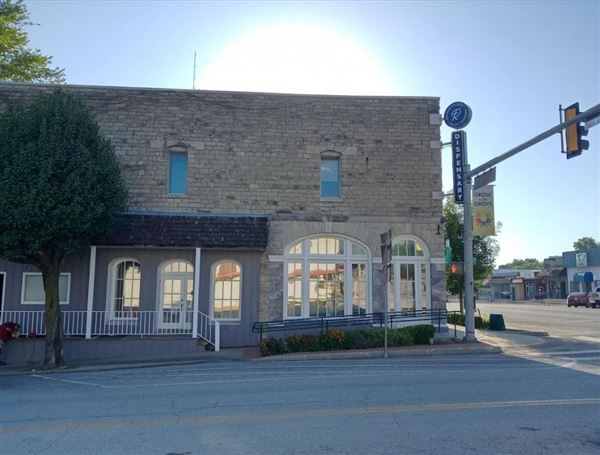 Downtown Grove (8/26/2021 - Credits: Grove Area Chamber of Commerce)