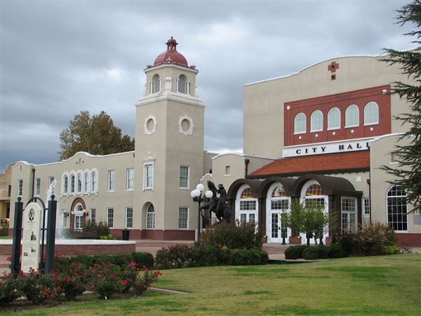 Ponca City - City Hall - Centennial Plaza (7/1/2021 - Credits: Rich Cantillon)