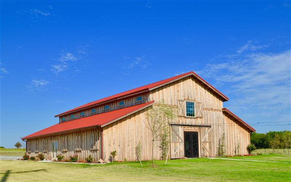 Rustic Rose Barn (7/29/2022)