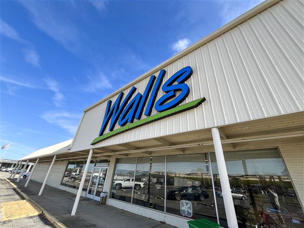 Wall's Discount Store (11/1/2024 - Credits: Bryce Marshall)
